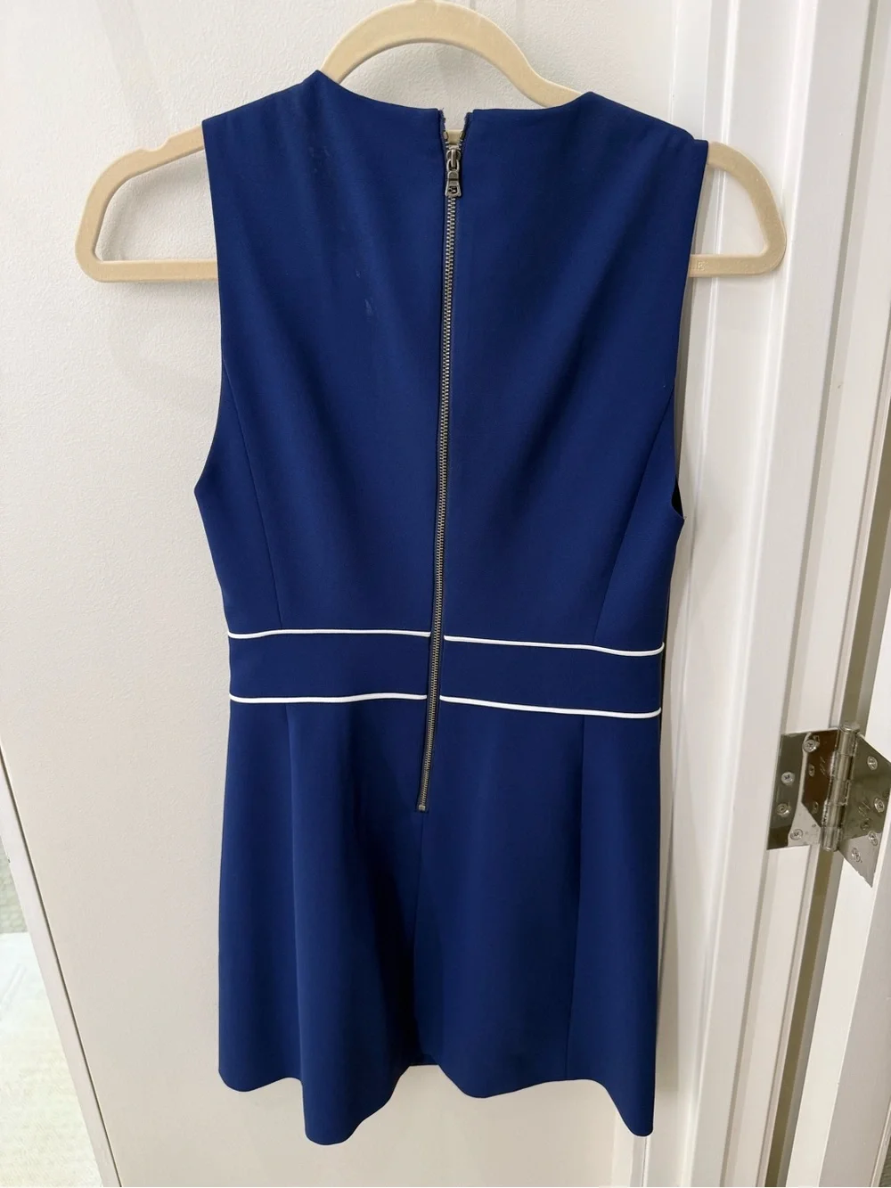 Alice and Olivia Cooley Shift dress